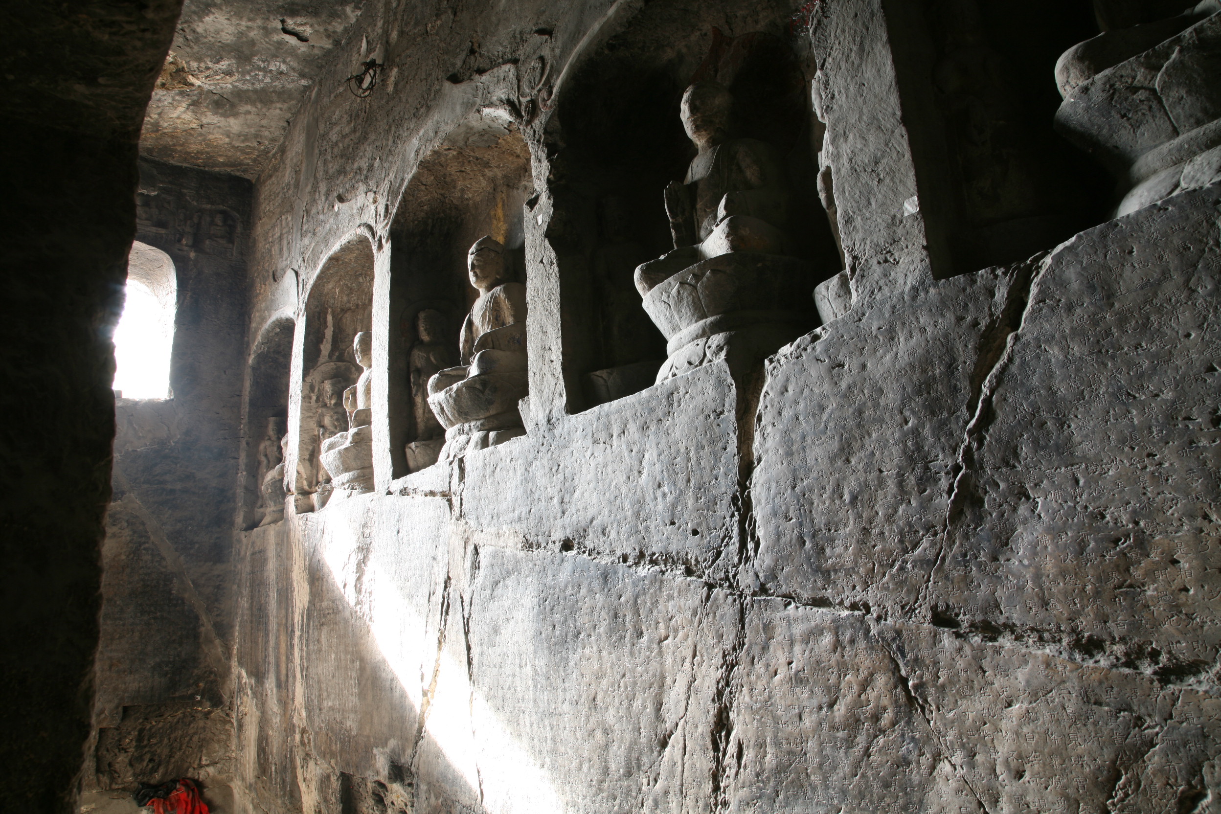 Cave 1 left wall, niches and engraved Avatamsaka sutra