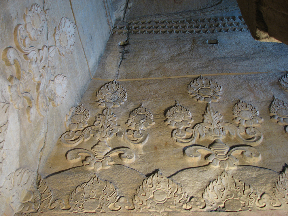 Xiangtangshan North Cave south wall upper level