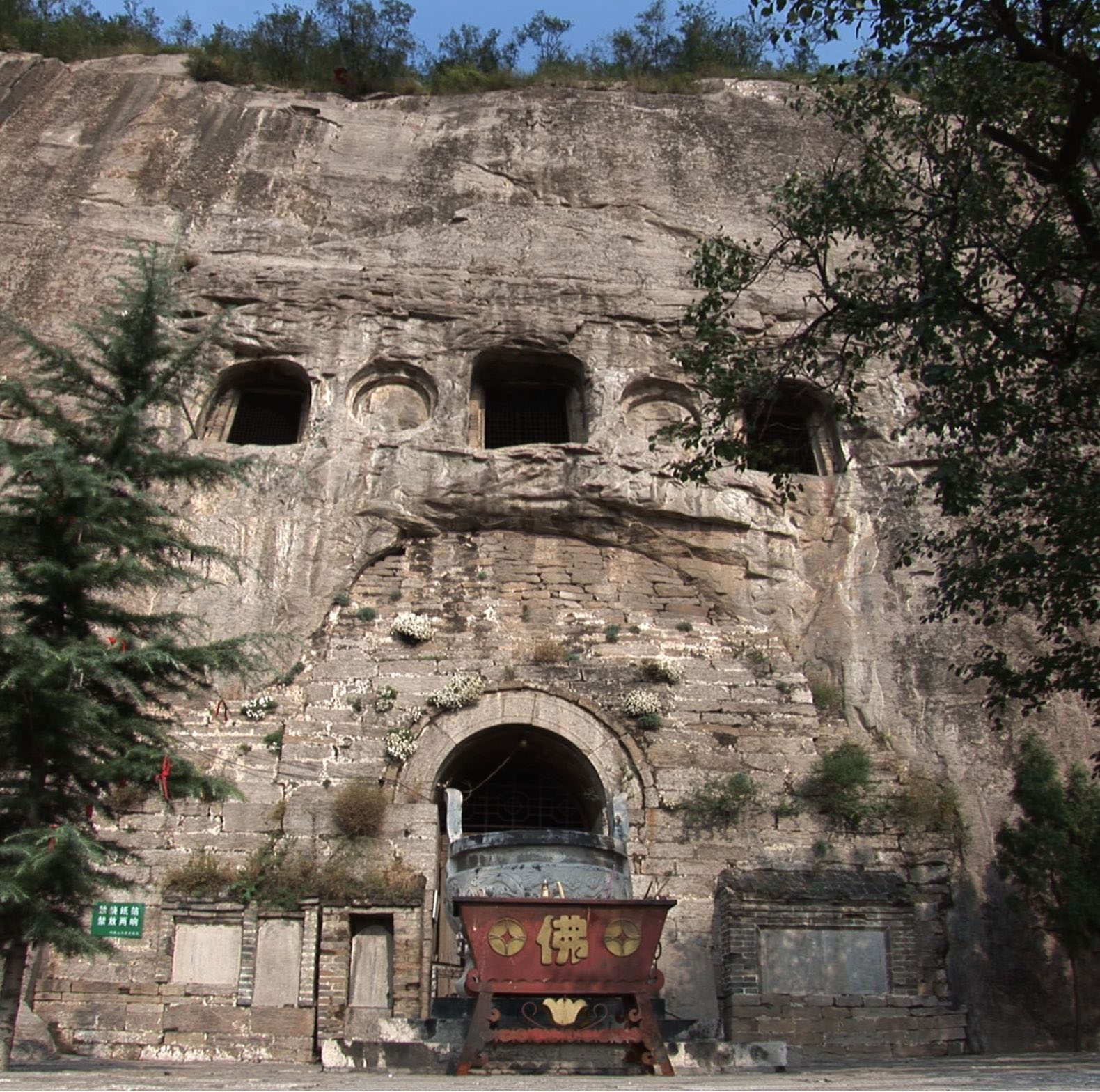 Xiangshangshan North Cave facade